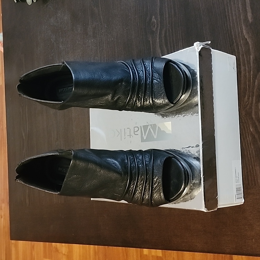 GUC Matiko Yasmin size 10 black peep toe wedges